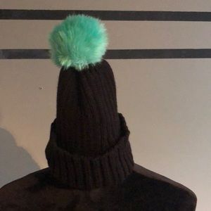 Saks fifth avenue Pom hat one size NWOT